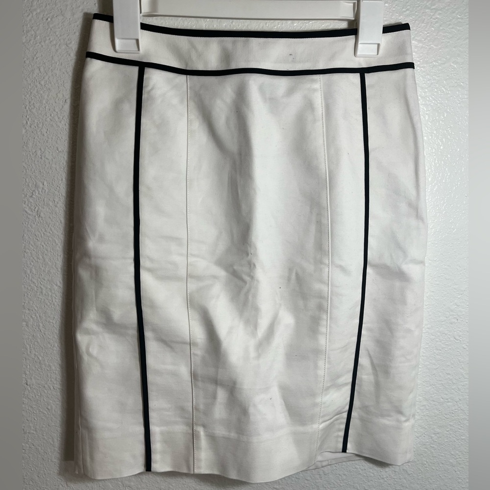 White House Black Market White Pencil Skirt with Black Accents